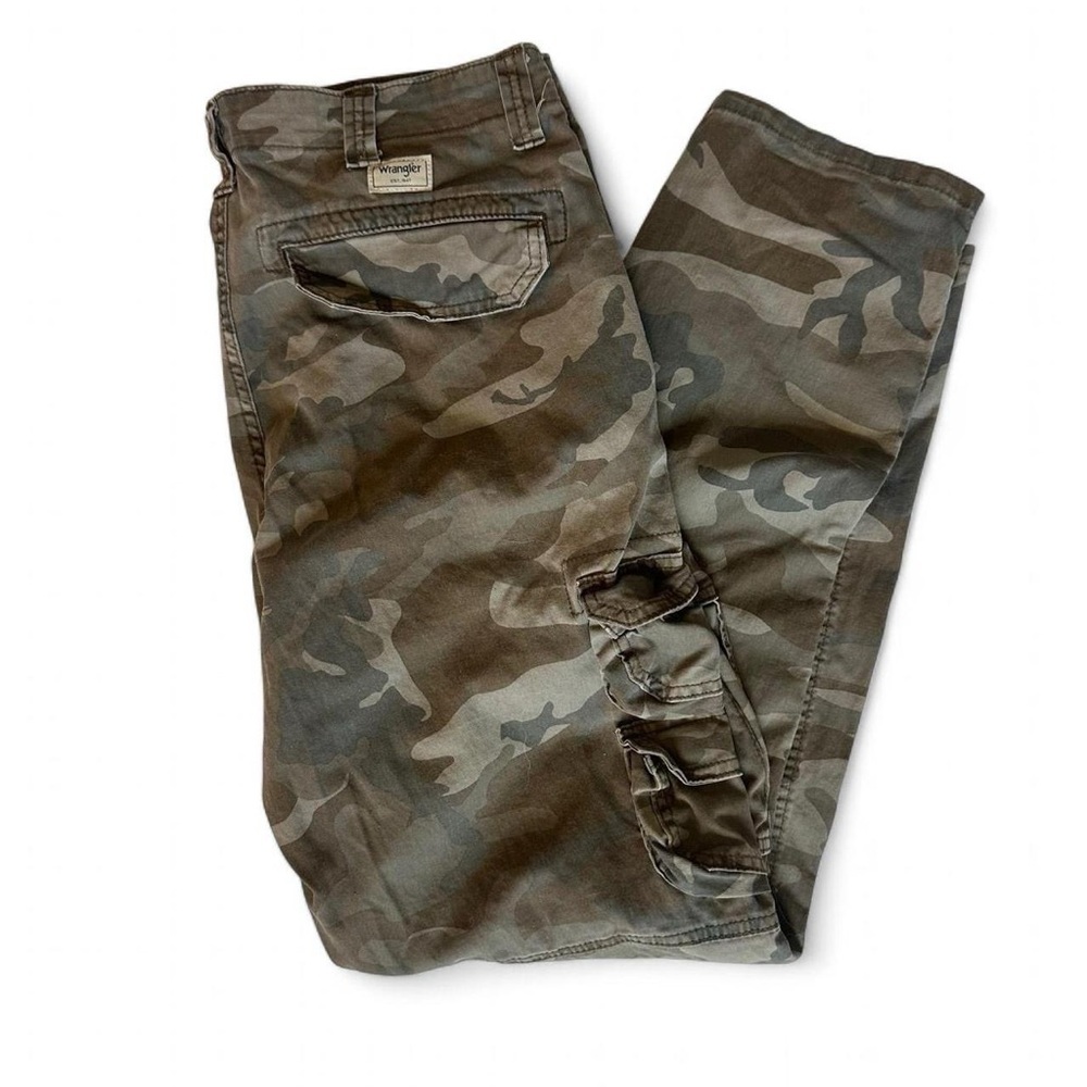 Wrangler Camo Cargo Pants (Size 36 x 32)
